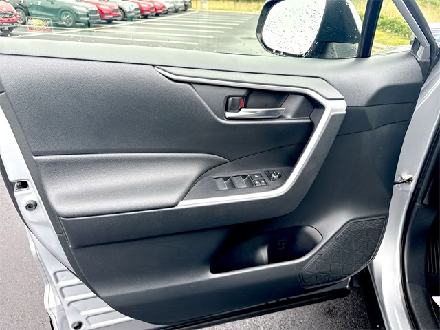 2022 Toyota RAV4 Hybrid SE photo 14