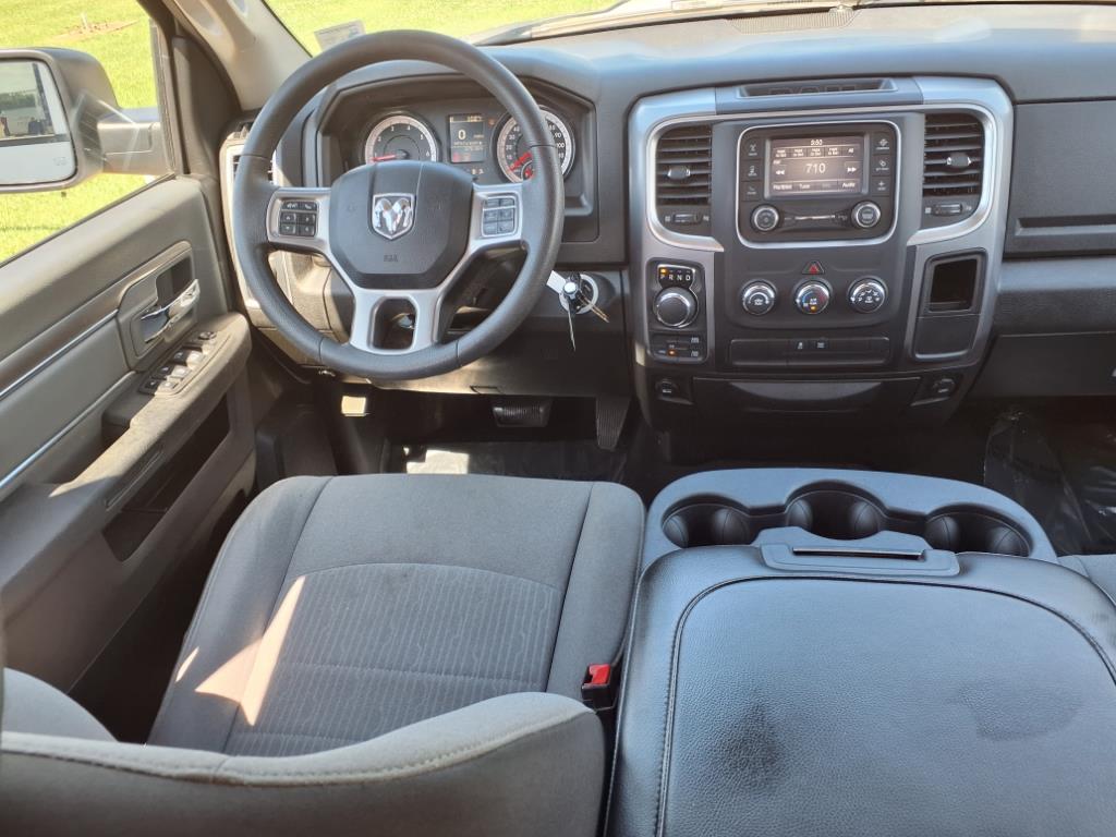 2022 Ram 1500 Classic SLT photo 4
