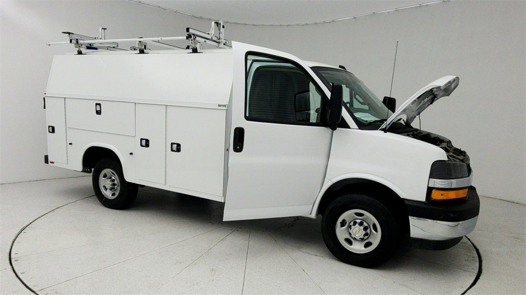2025 Chevrolet Express Cutaway 3500 photo 3