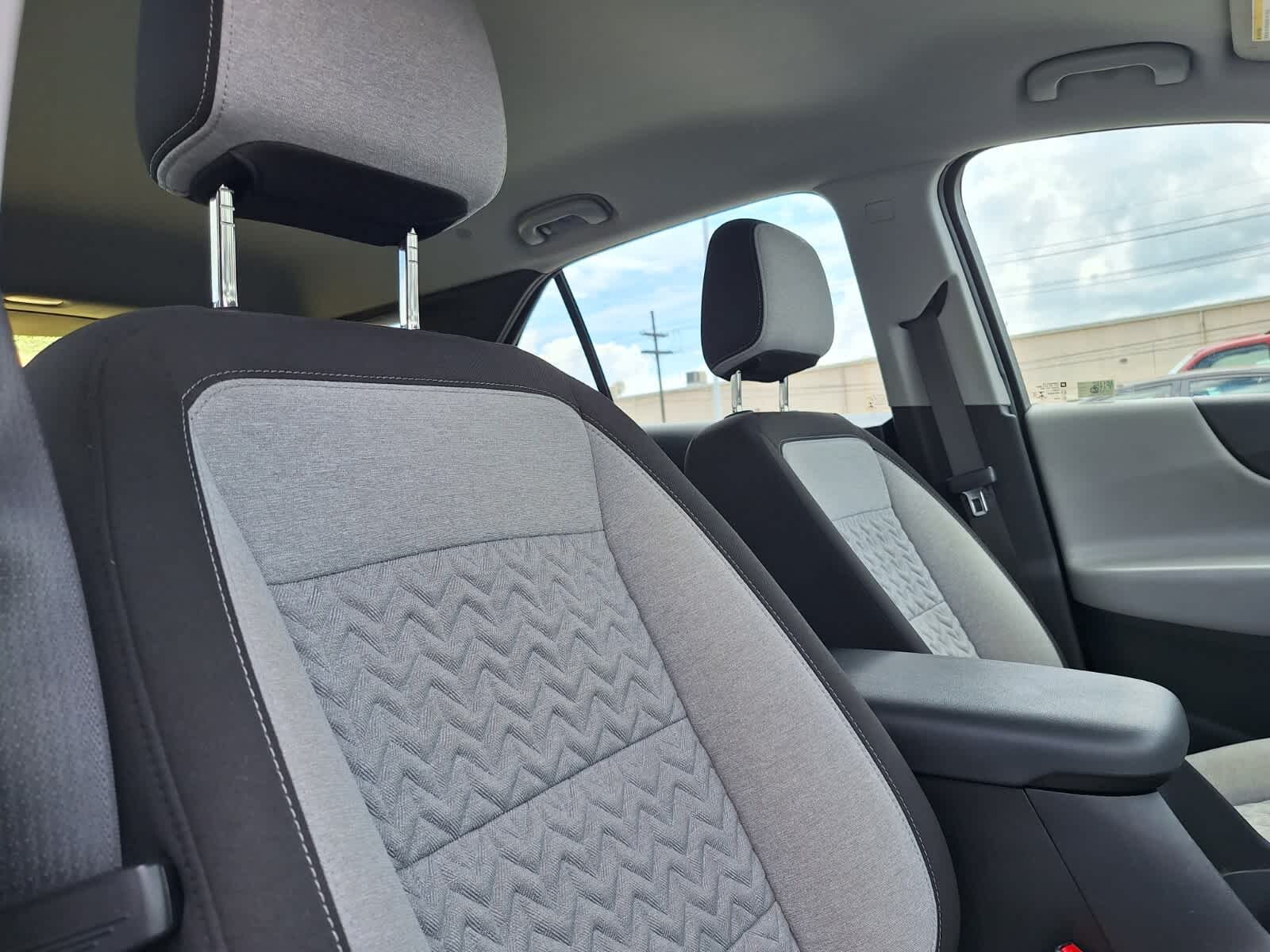 2022 Chevrolet Equinox LS photo 4