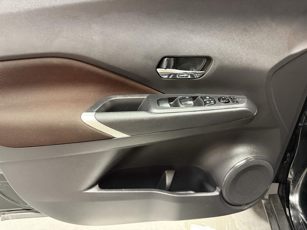 2024 Nissan Kicks SR photo 12