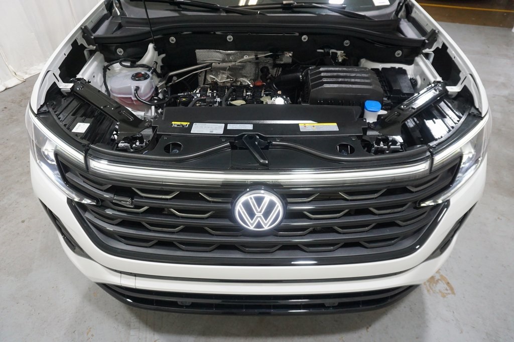 2025 Volkswagen Atlas Cross Sport SEL R-Line photo 34