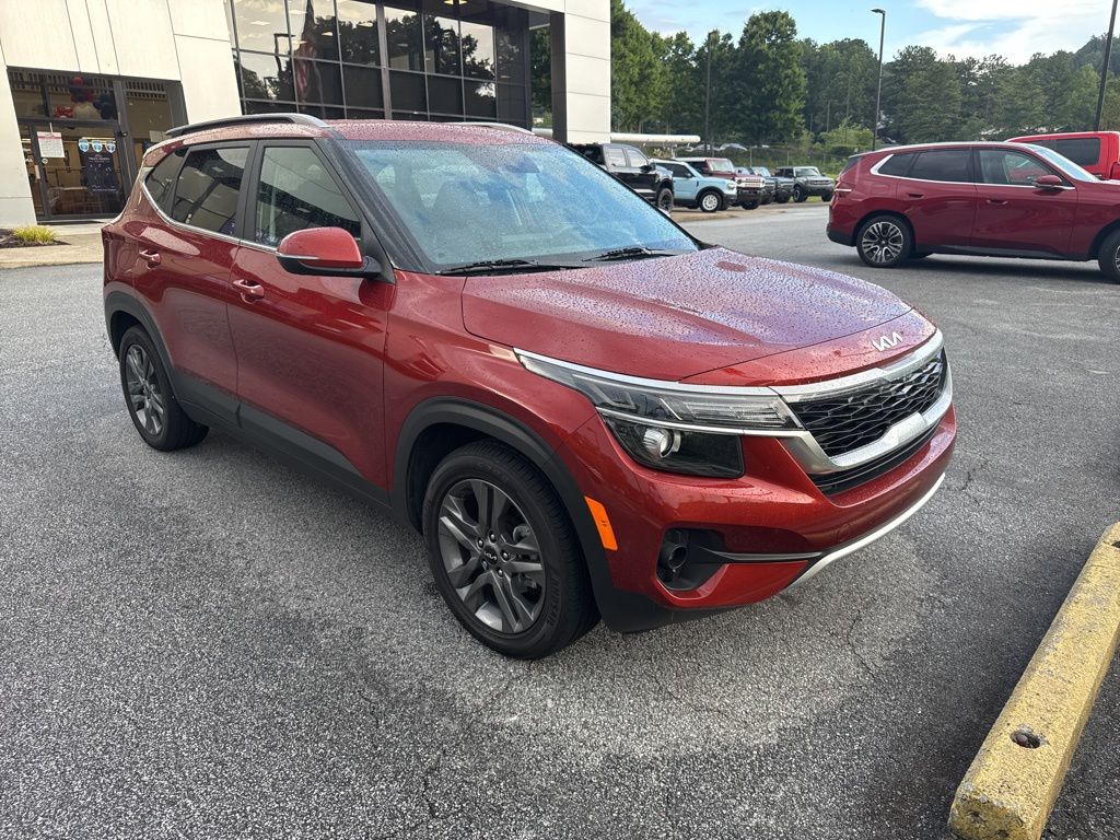 2023 Kia Seltos S photo 2