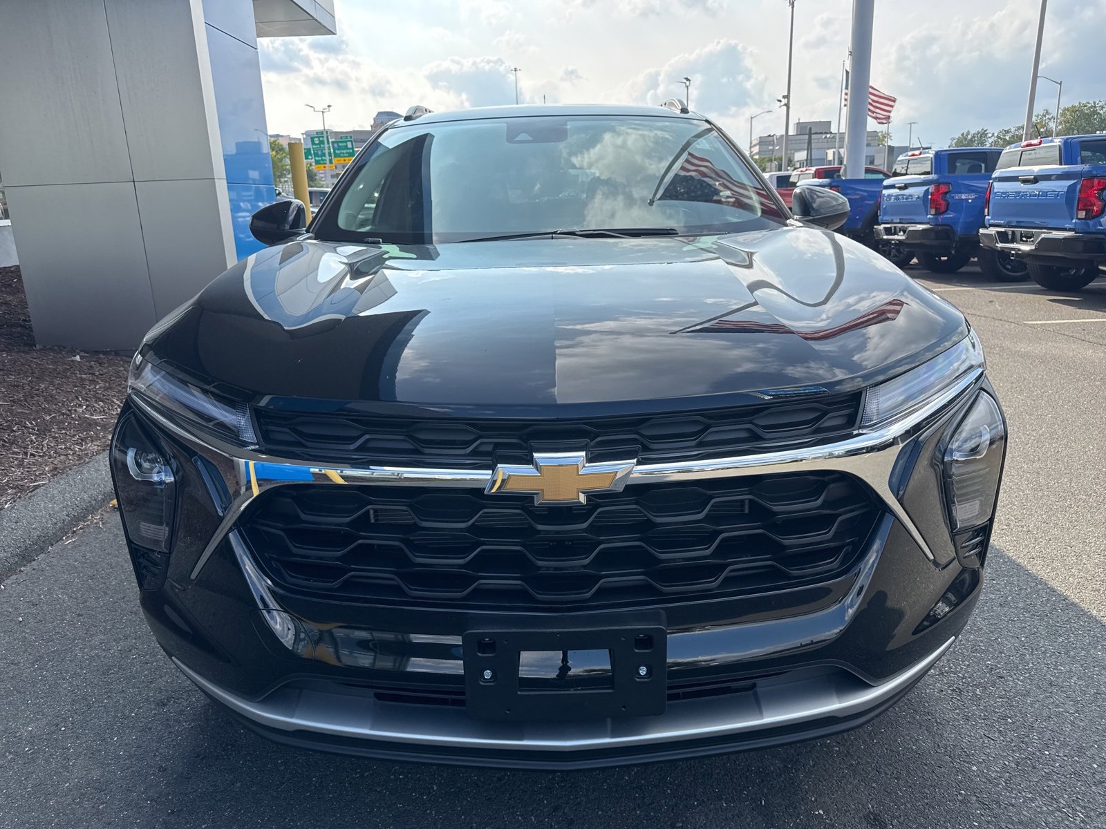2025 Chevrolet Trax LT photo 3