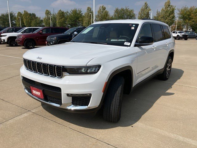 2024 Jeep Grand Cherokee Limited photo 3