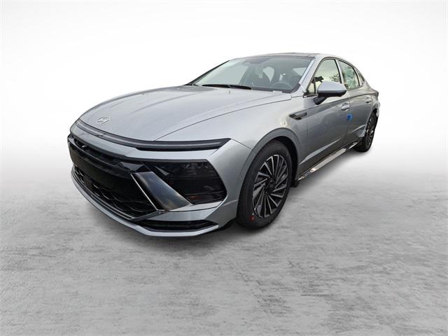 2025 Hyundai Sonata Hybrid Limited photo 2