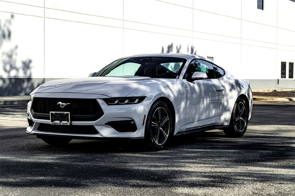 2024 Ford Mustang EcoBoost photo 9