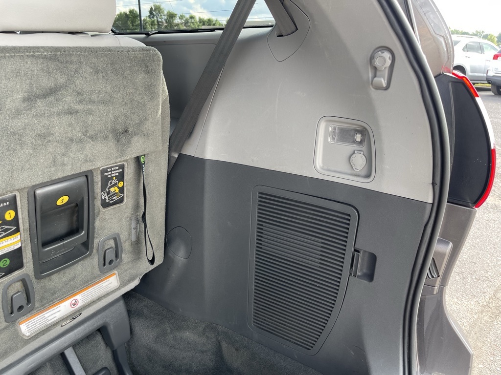 2017 Toyota Sienna XLE photo 28