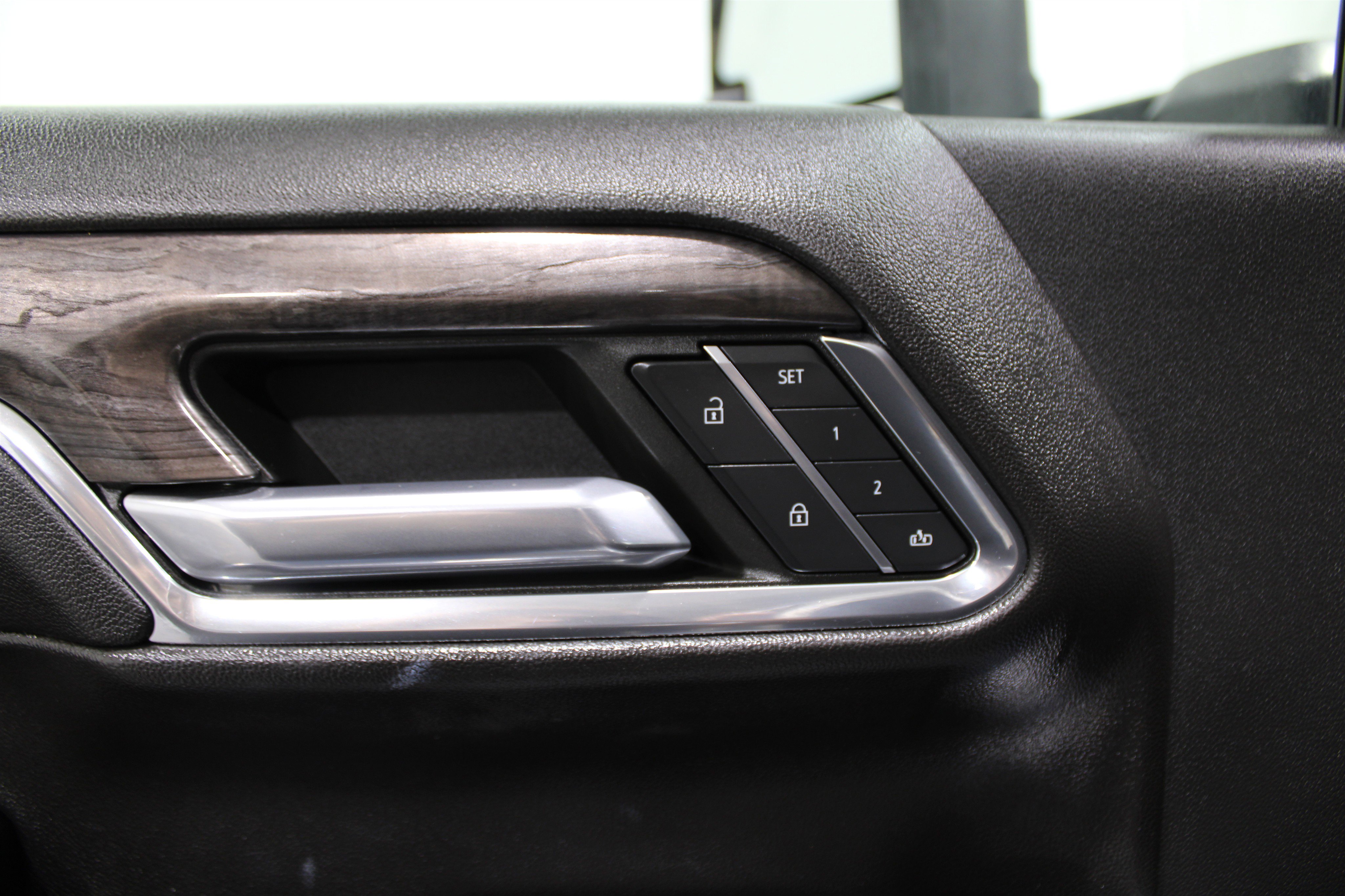 2024 Chevrolet Silverado 3500HD LTZ photo 3