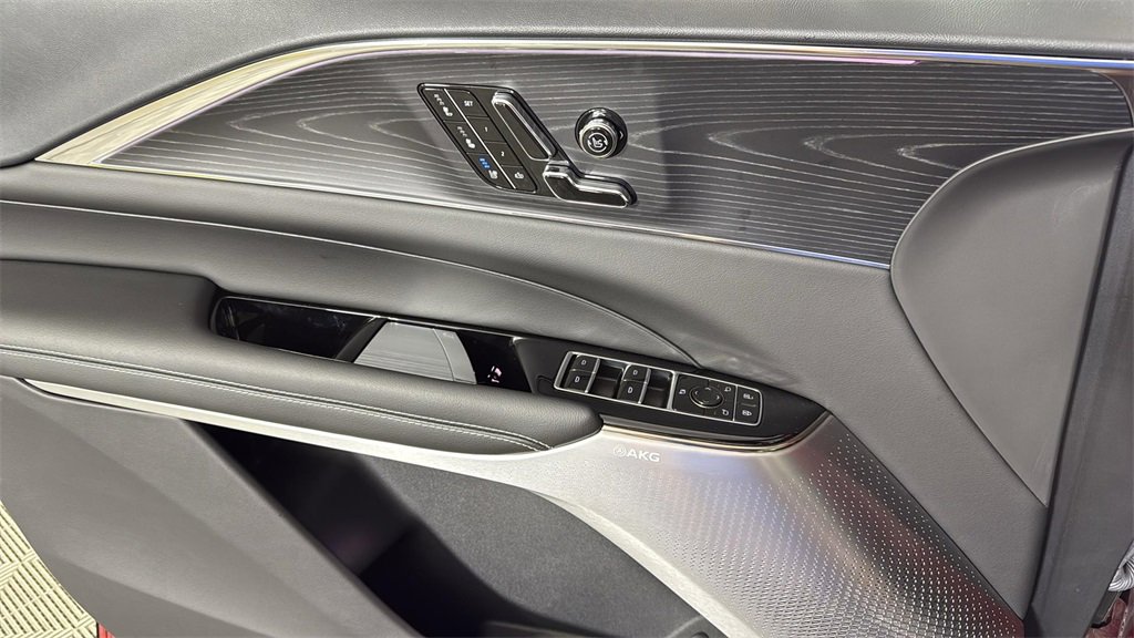 2024 Cadillac Lyriq Luxury photo 24