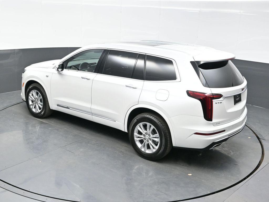 2025 Cadillac XT6 Luxury photo 32