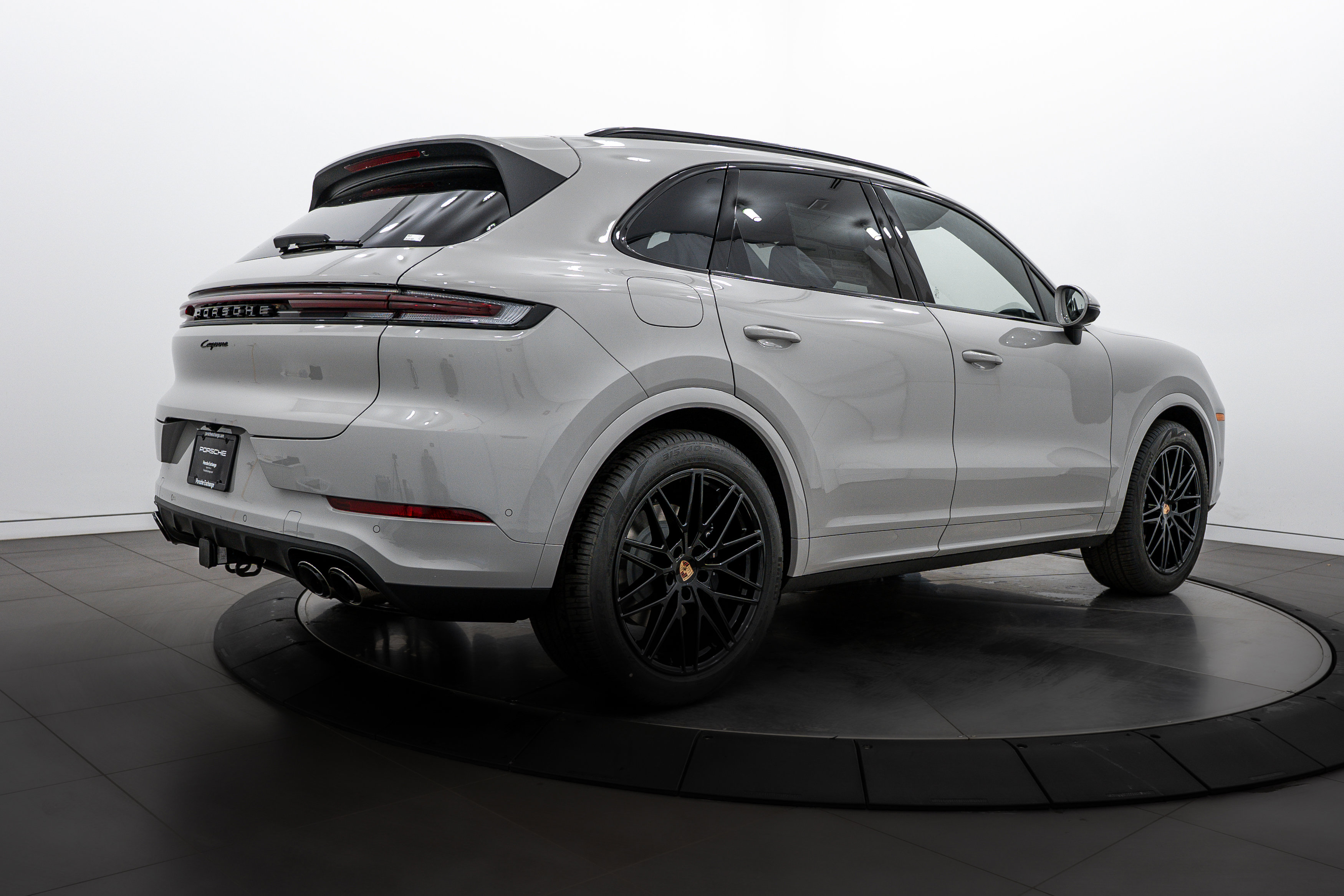 2026 Porsche Cayenne Base photo 4