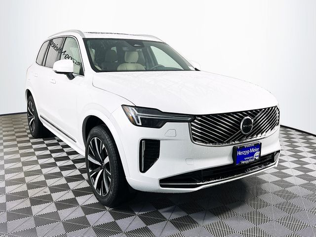 2026 Volvo XC90 Core's photo
