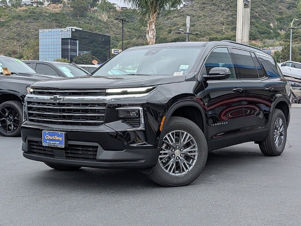 2025 Chevrolet Traverse photo 2