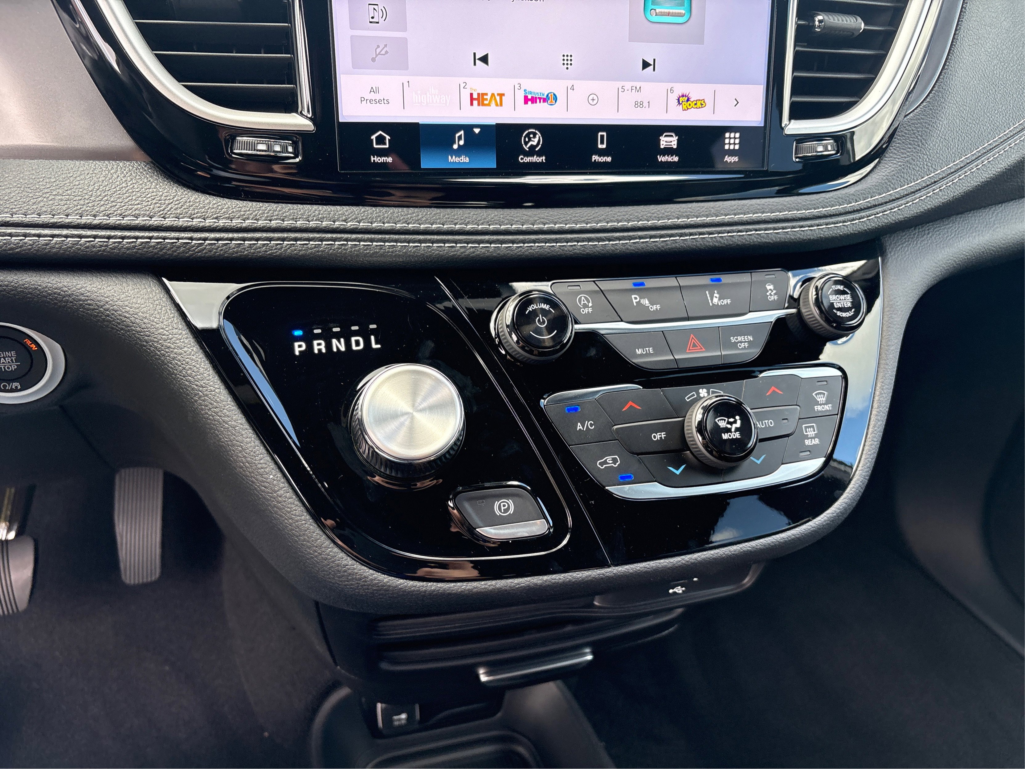 2026 Chrysler Pacifica photo 23