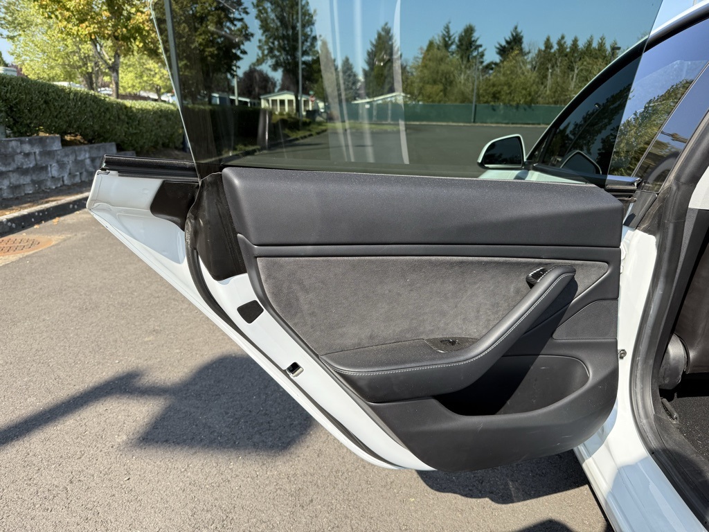 2019 Tesla Model 3 Standard Range Plus photo 15