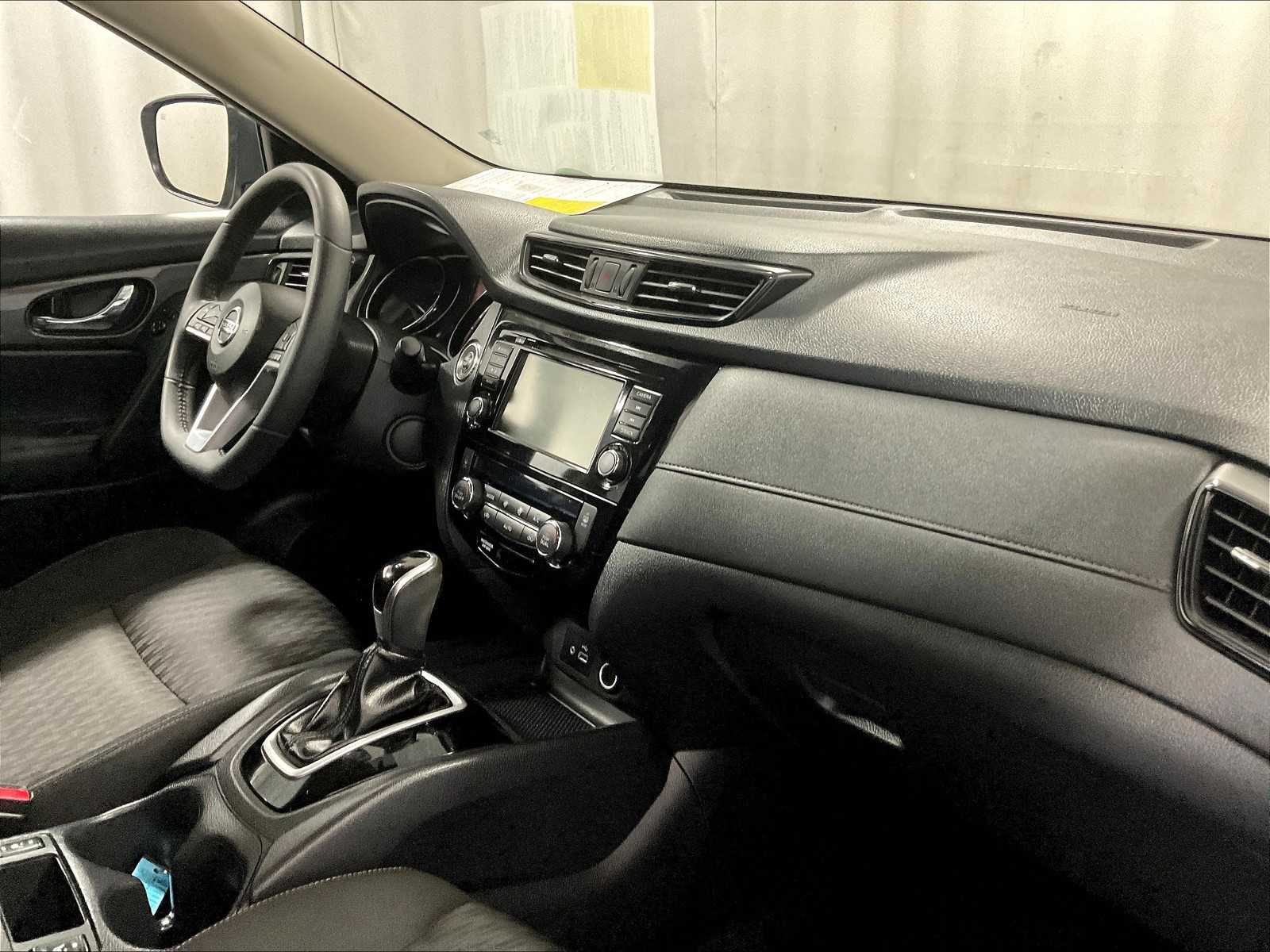 2019 Nissan Rogue SV photo 14