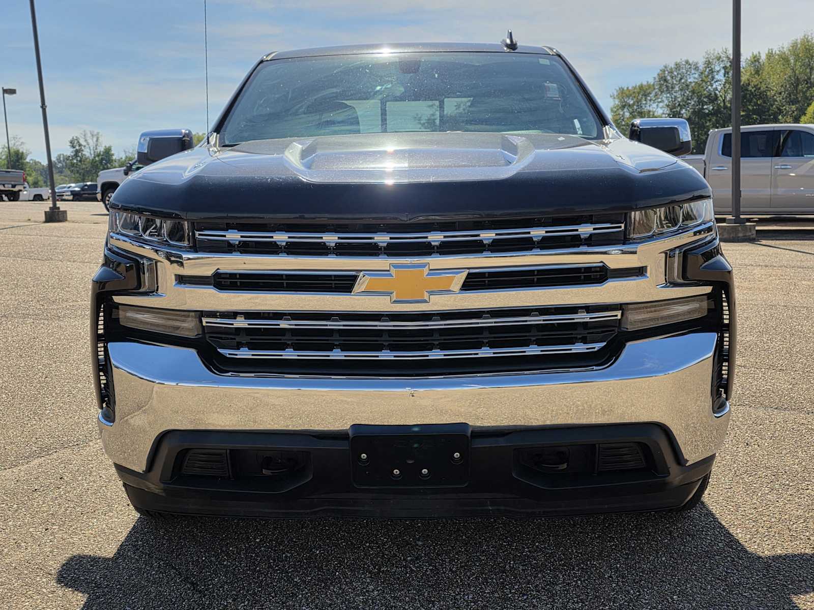 2020 Chevrolet Silverado 1500 LT photo 2