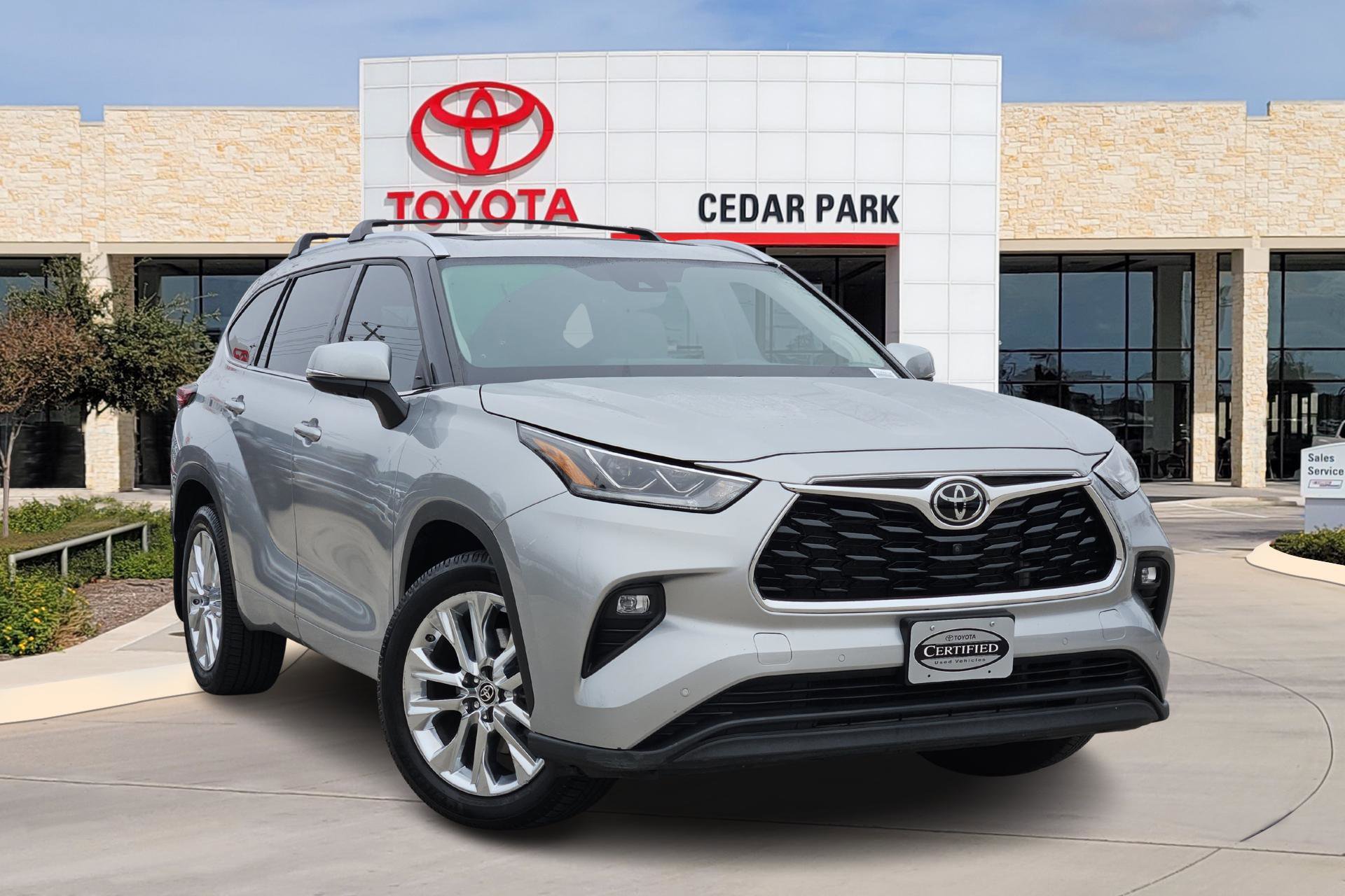 2022 Toyota Highlander Limited's photo
