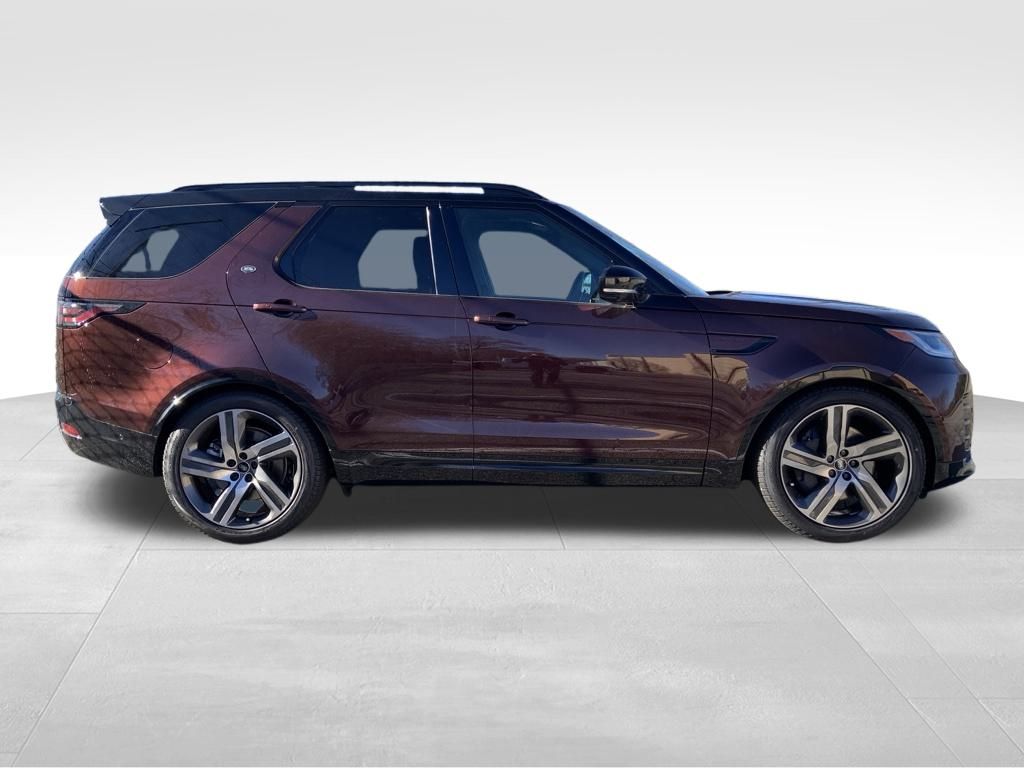2026 Land Rover Discovery photo 4