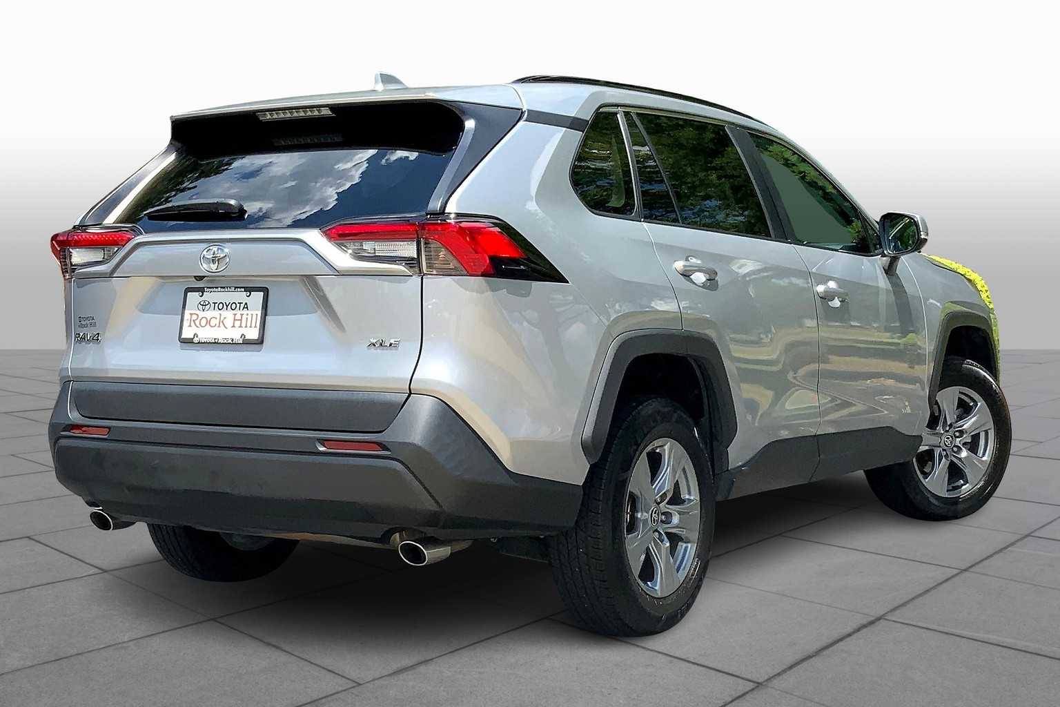 2023 Toyota RAV4 XLE photo 12