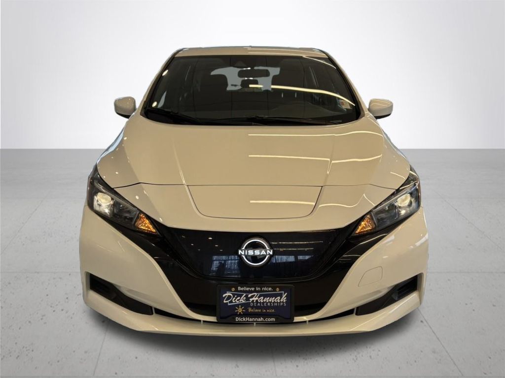 2023 Nissan Leaf S photo 3