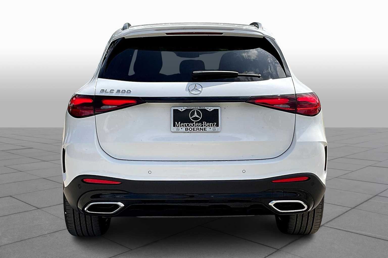 2025 Mercedes Benz GLC 300 photo 4