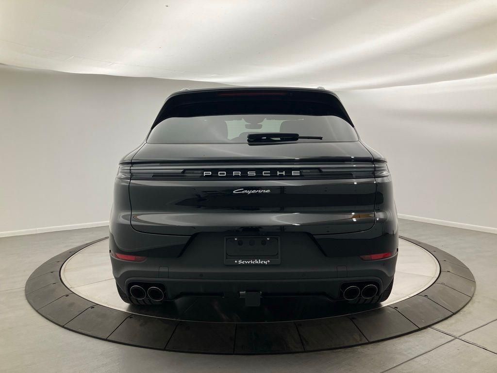 2025 Porsche Cayenne Base photo 10