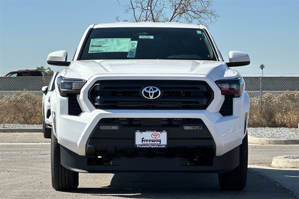 2025 Toyota Tacoma SR5 4x4 Double Cab photo 9