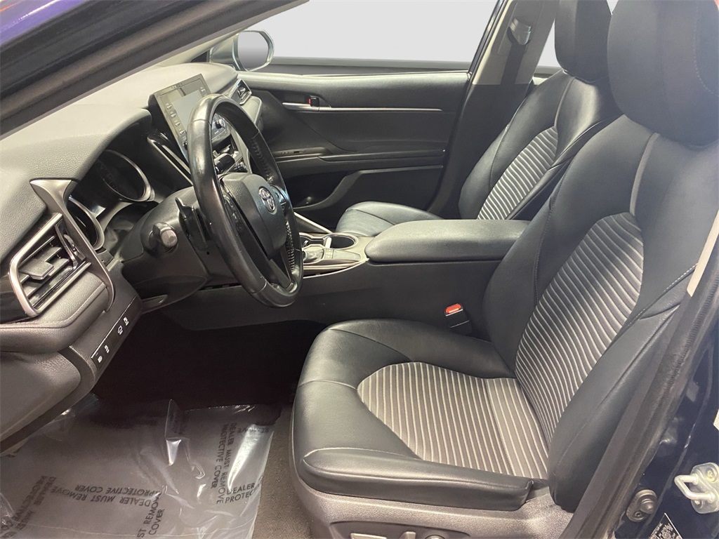 2022 Toyota Camry SE photo 11