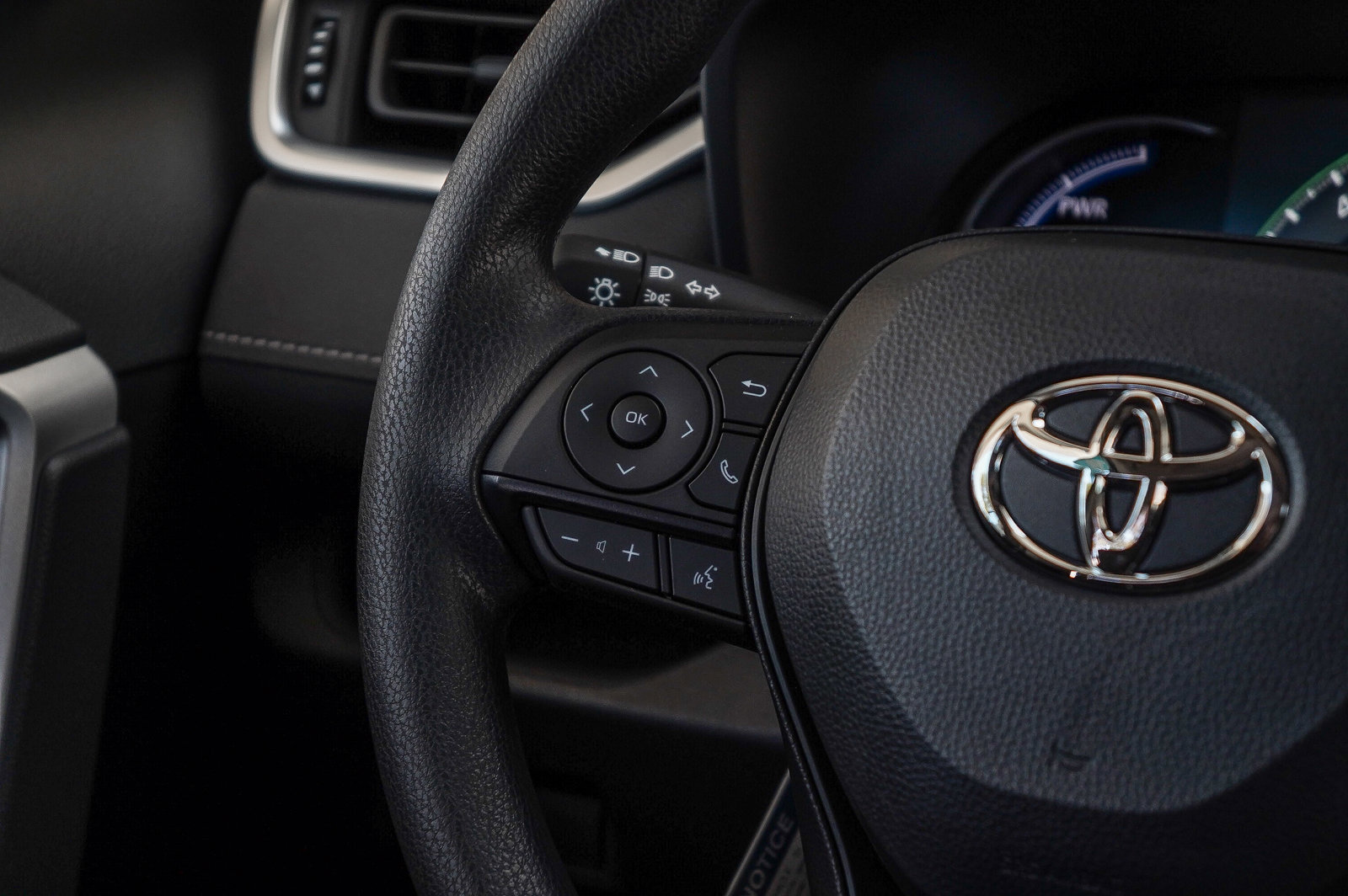 2025 Toyota RAV4 Hybrid LE photo 15