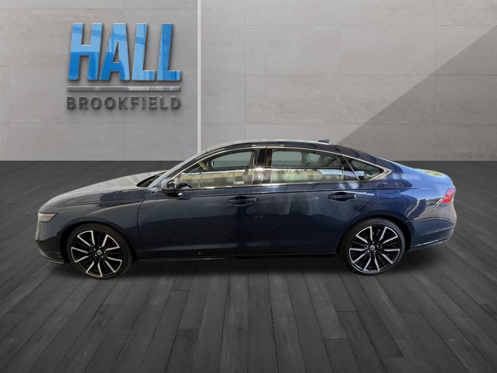 2023 Honda Accord Hybrid Touring photo 2