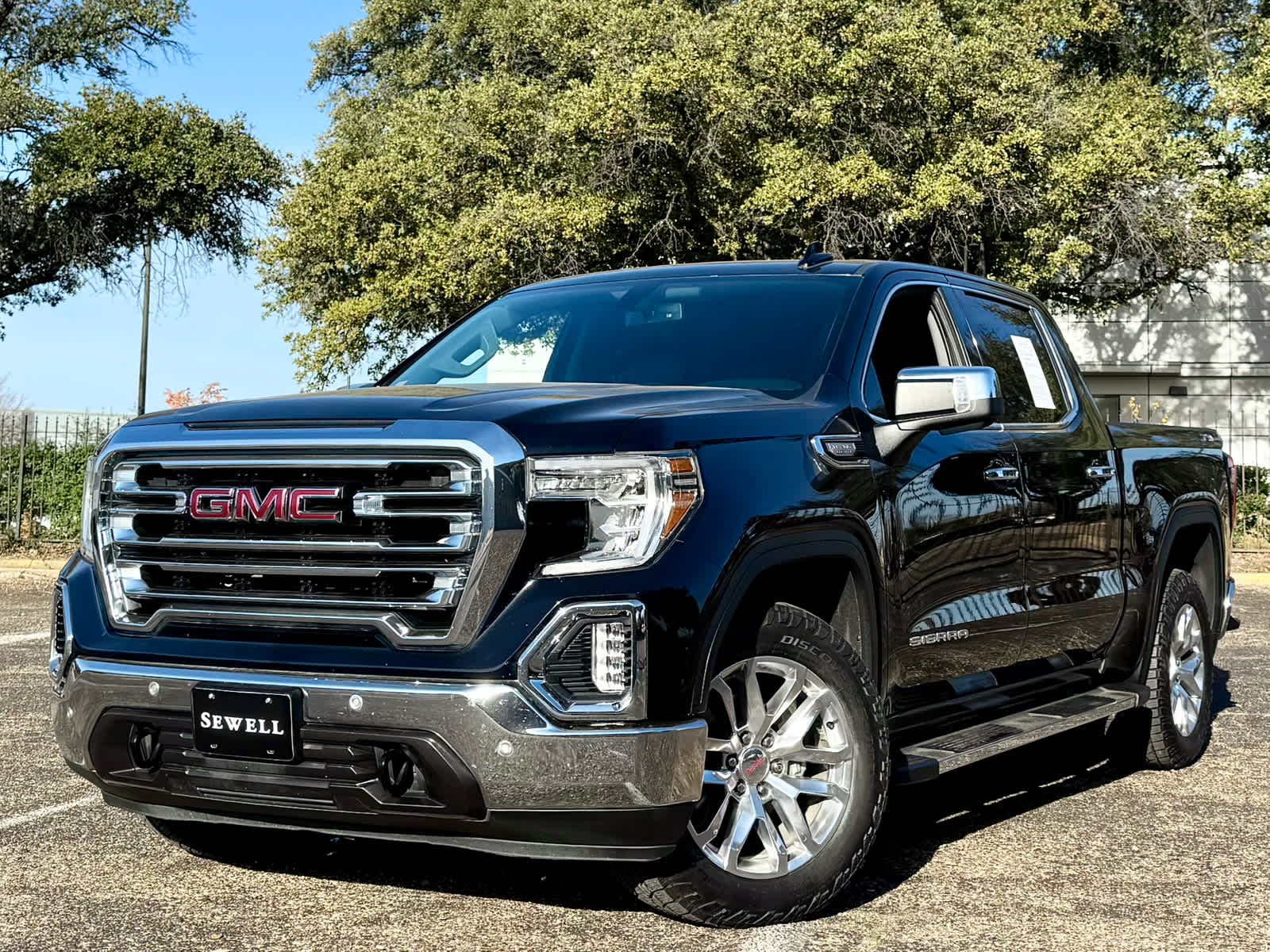 2020 GMC Sierra SLT's photo