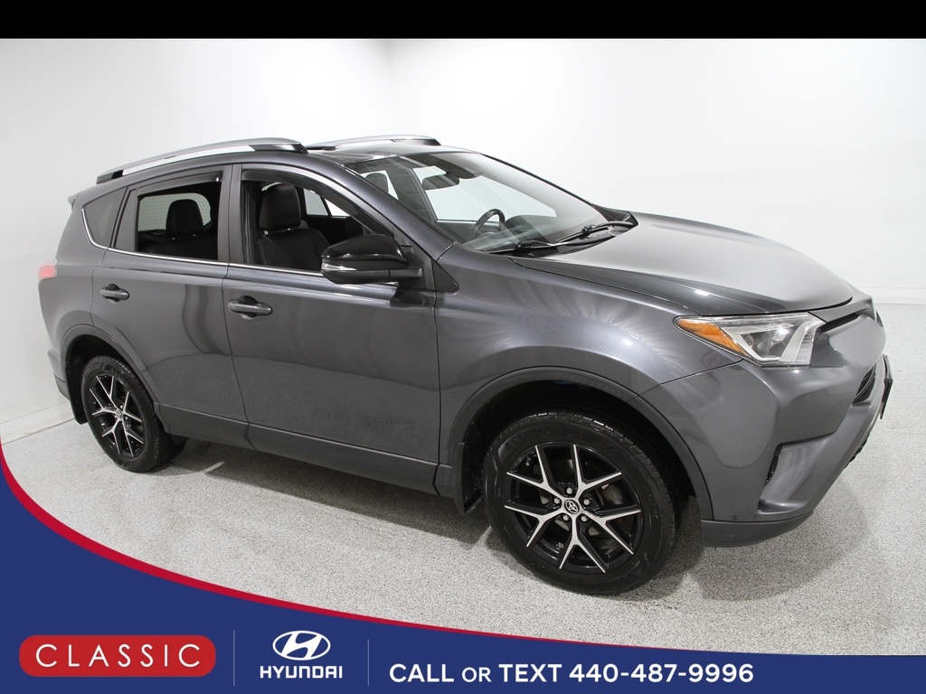 2017 Toyota RAV4 SE's photo