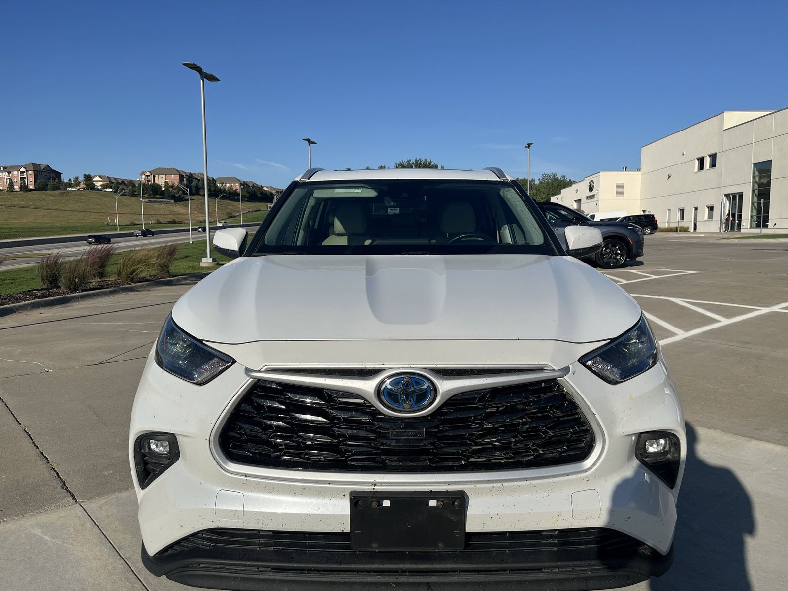 2022 Toyota Highlander Hybrid XLE photo 2