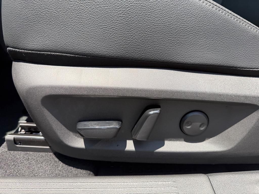 2025 Nissan Rogue SL photo 15