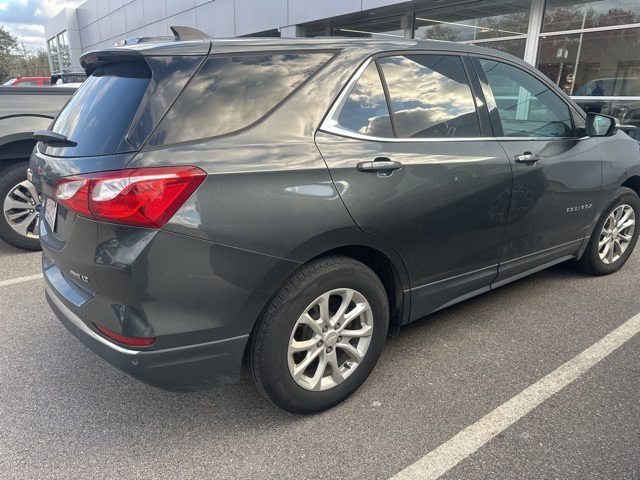2018 Chevrolet Equinox LT photo 2