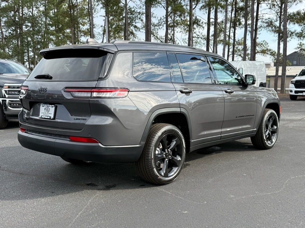 2025 Jeep Grand Cherokee Limited photo 2