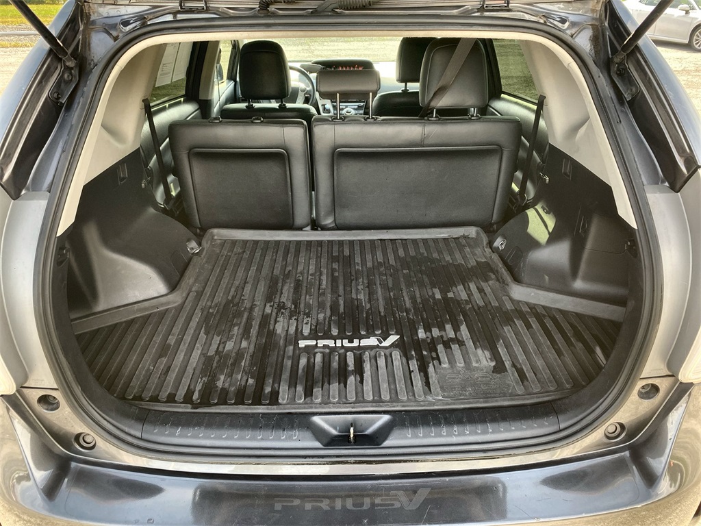 2017 Toyota Prius V Four photo 20