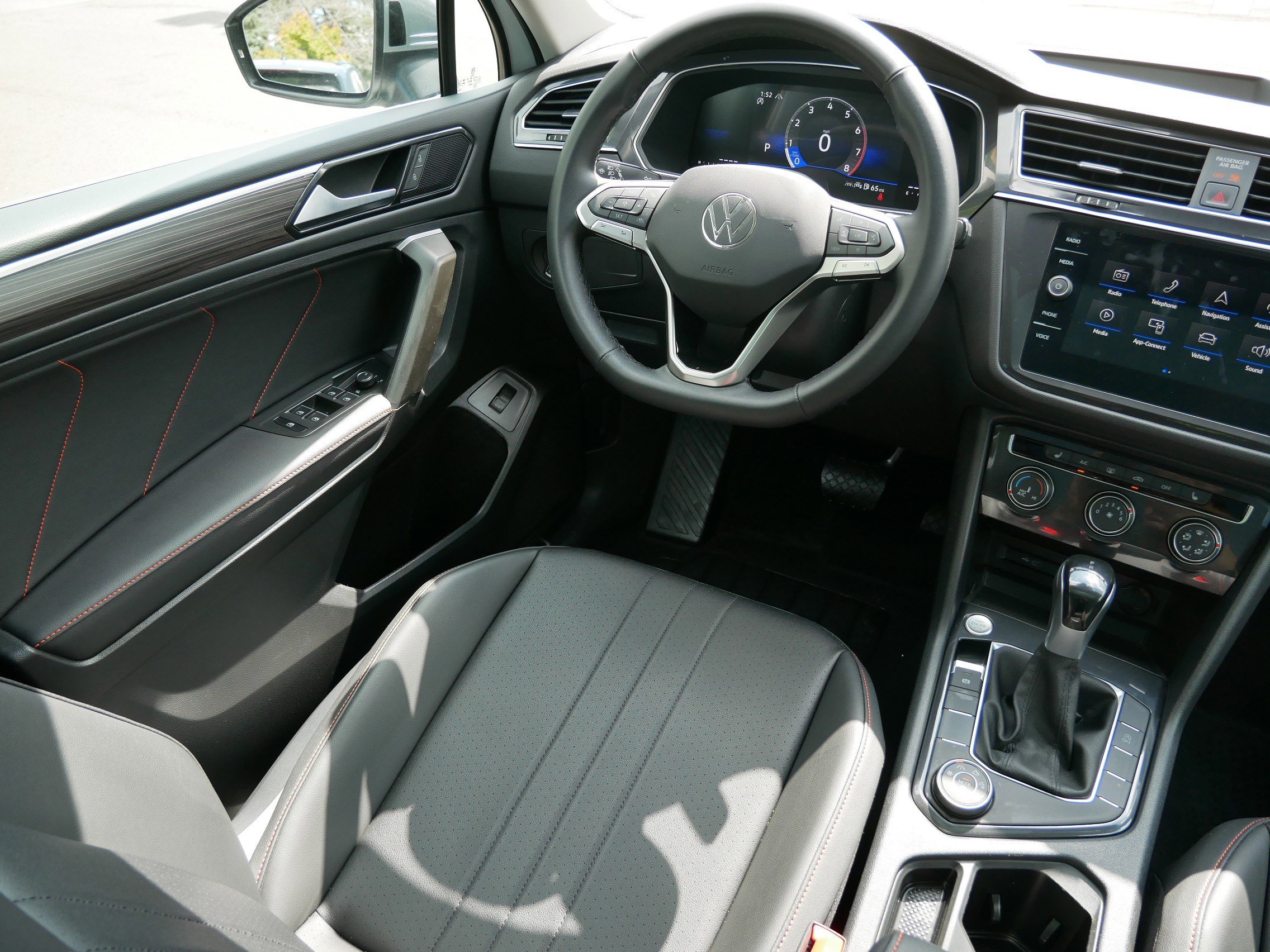 2024 Volkswagen Tiguan Wolfsburg Edition photo 8