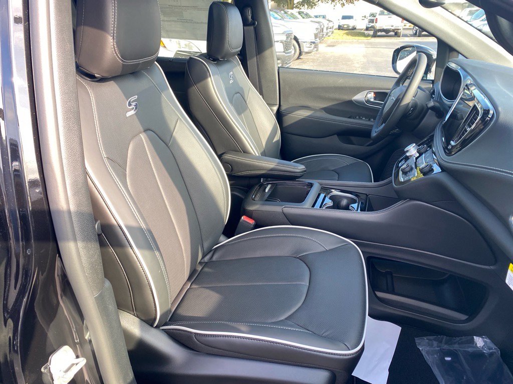 2026 Chrysler Pacifica Limited photo 14