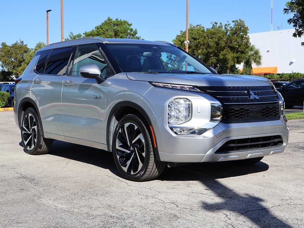 2023 Mitsubishi Outlander PHEV SEL photo 2