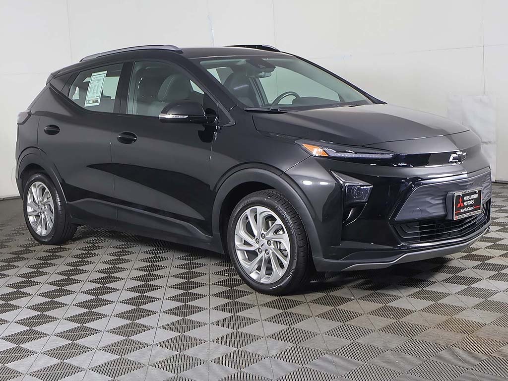 Used 2023 Chevrolet Bolt EUV LT with VIN 1G1FY6S00P4148308 for sale in Bedford, OH