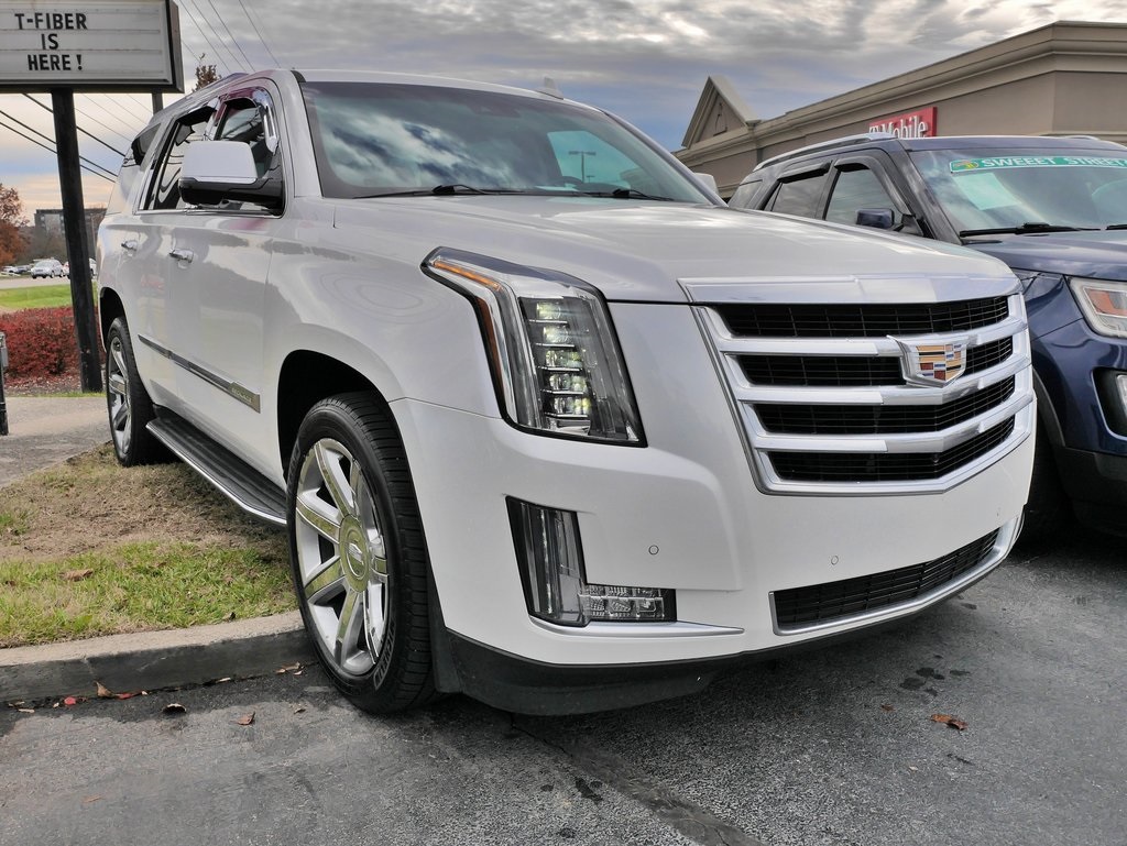 2016 Cadillac Escalade Luxury's photo