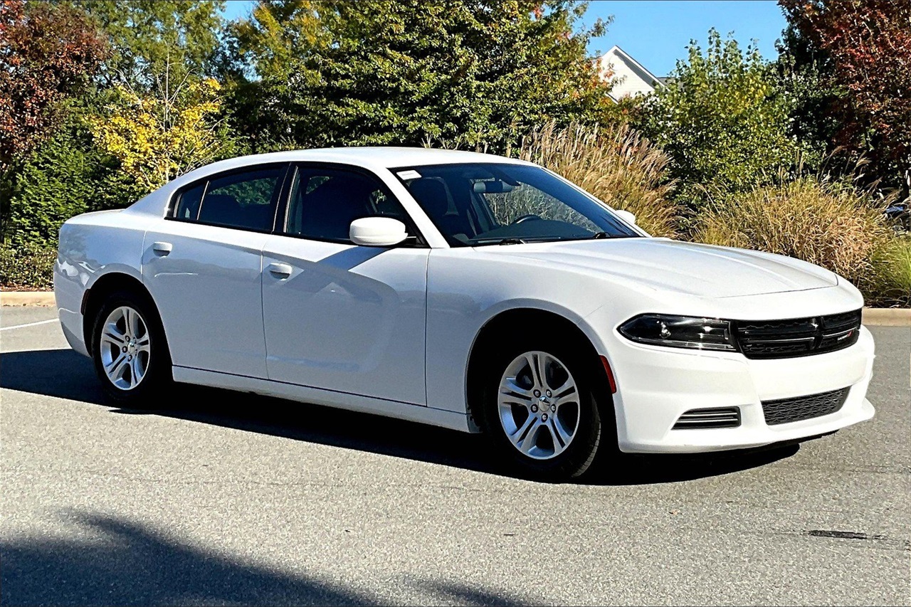 2022 Dodge Charger SXT photo 2