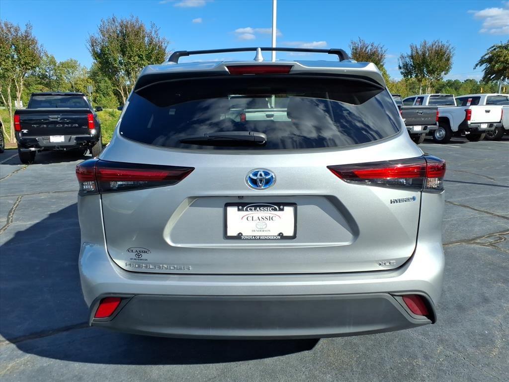2024 Toyota Highlander Hybrid XLE photo 4