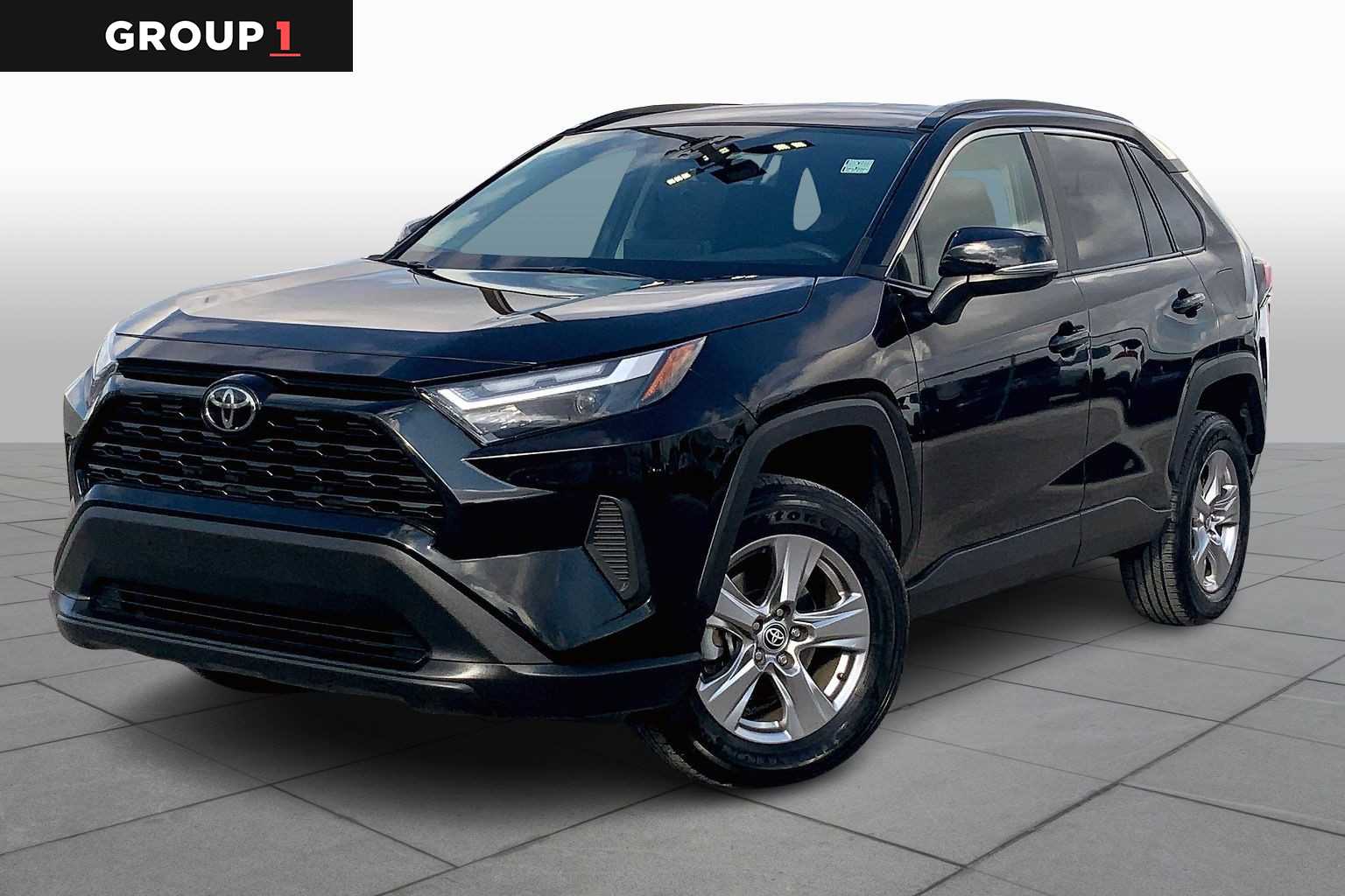 2024 Toyota RAV4 XLE's photo
