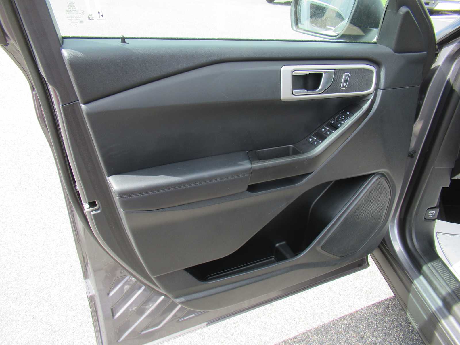 2021 Ford Explorer Base photo 20