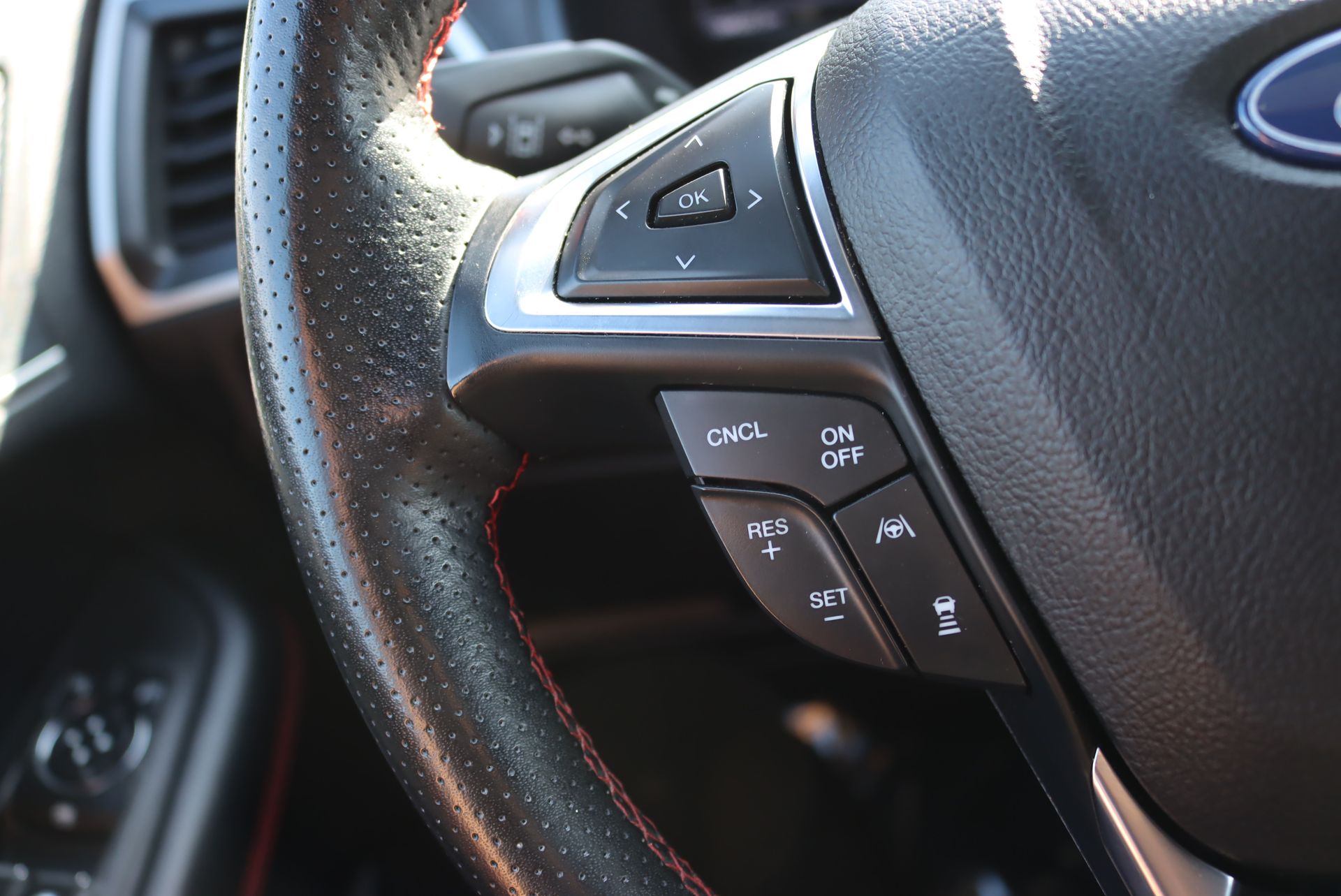 2022 Ford Edge ST photo 7