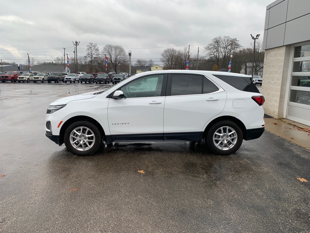 2024 Chevrolet Equinox LT photo 3
